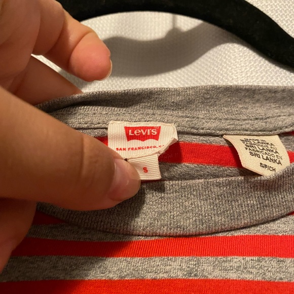 Striped Levi’s T-Shirt - Size Small - Picture 3 of 3